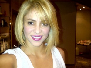 Shakira Shows Off new hairstyle