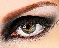 How-to-Make-Smokey-Eyes-Makeup